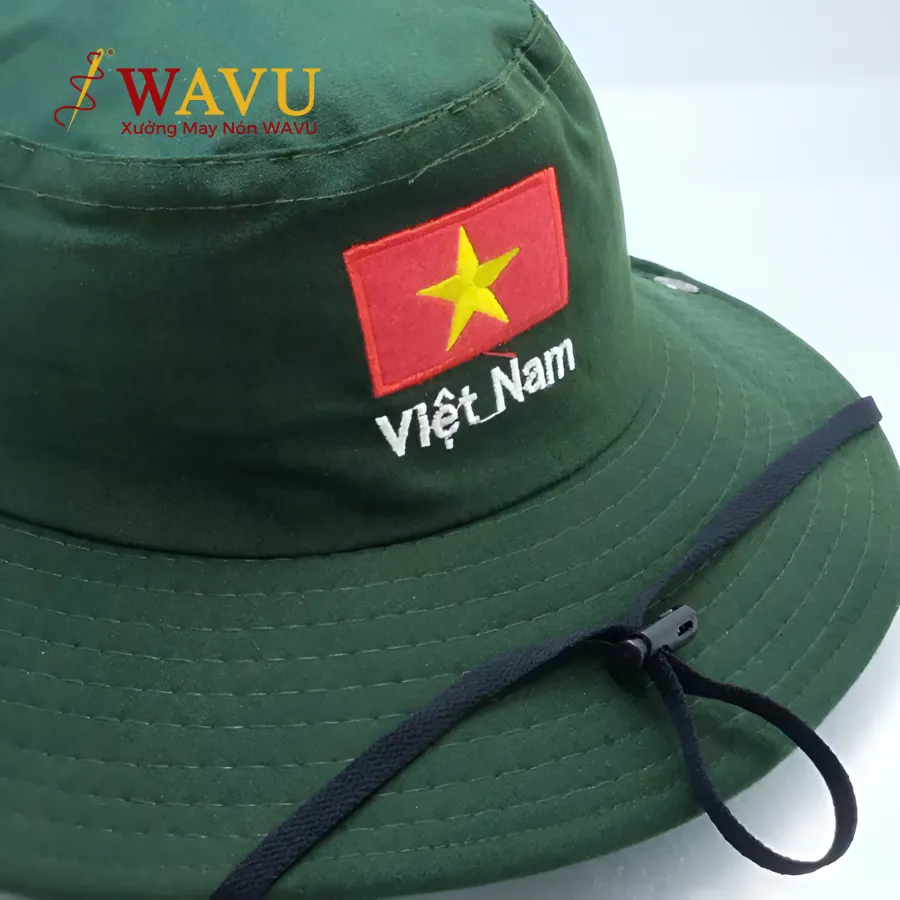 Nón tai bèo cờ đỏ sao vàng