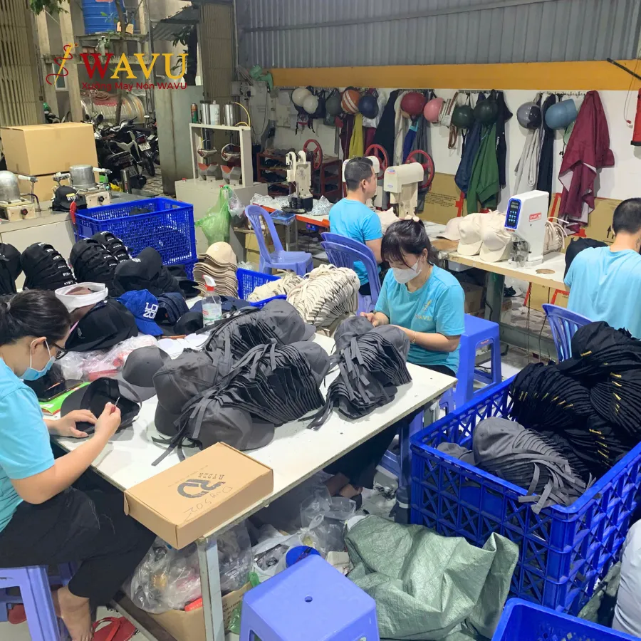 Quy trình thiết kế và sản xuất nón kết tại Wavu ra sao?