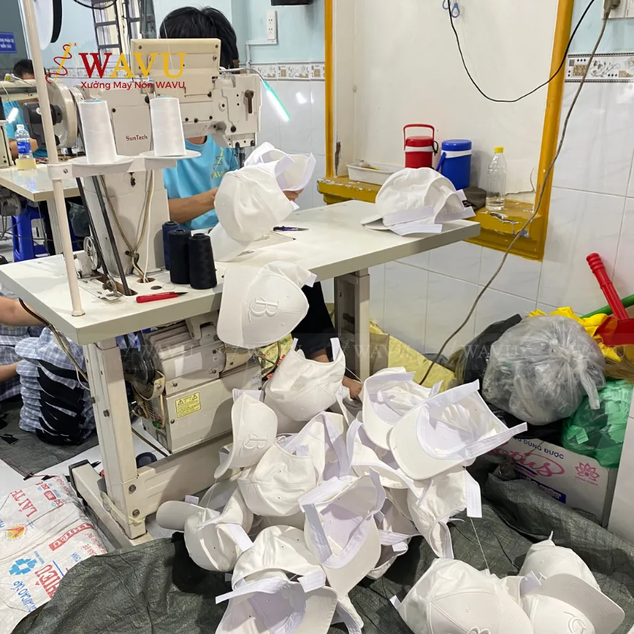 Xưởng may nón lính