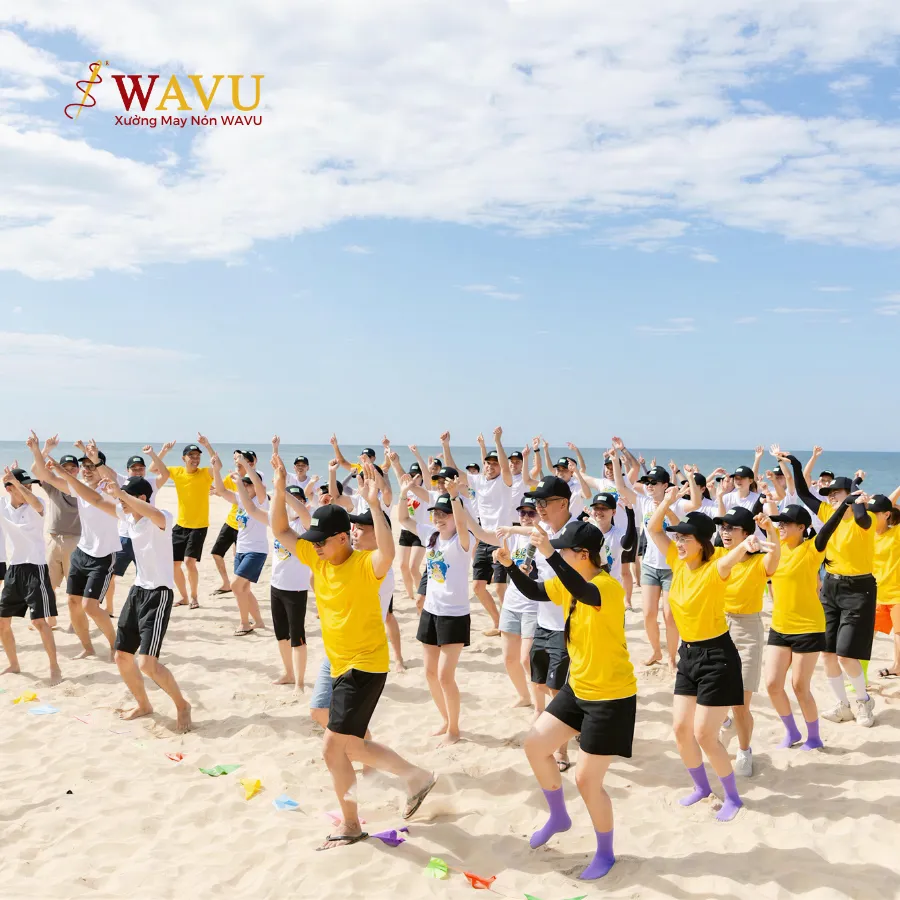 Doanh nghiệp cần đặt nón đồng phục team building khi nào?