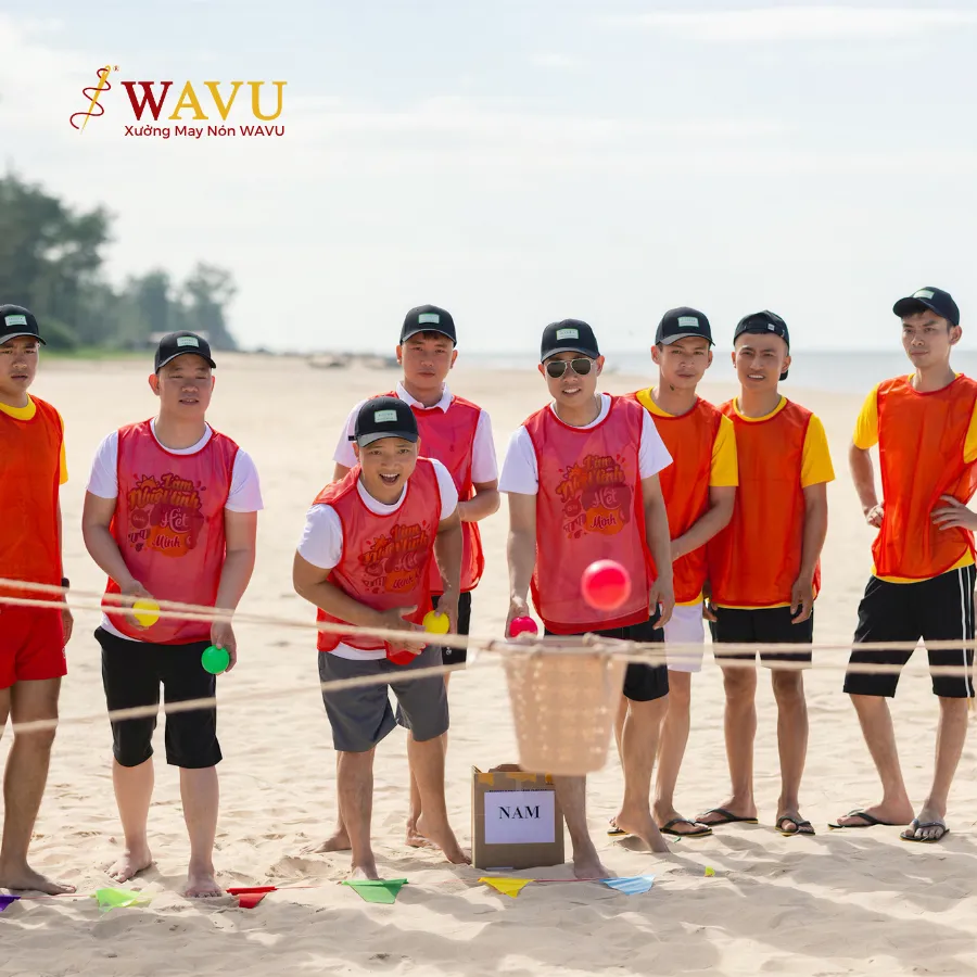 Làm sao phối màu nón đồng bộ với bộ đồng phục team building?