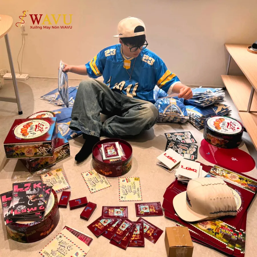 Nón merchandise là gì và tại sao lại bùng nổ?