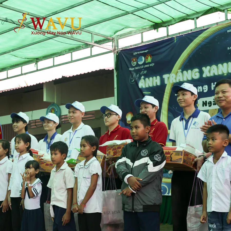Wavu trao quà cho các em nhỏ tại trường tiểu học Tân Hiệp (3)